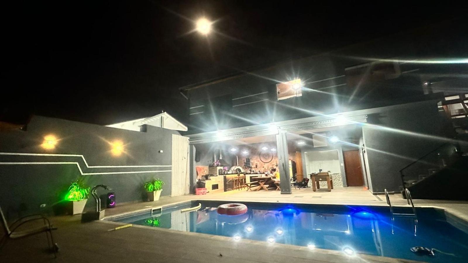 Chacara Gama Em Condominio Igarata-Sp - Jacuzzi Com Hidromassagem, Piscina E Sauna Kültér fotó